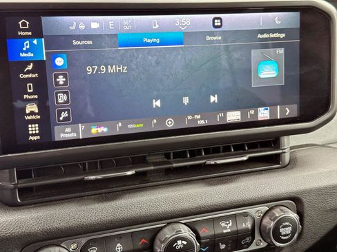 Used 2024 Jeep Wrangler Unlimited AWD/4WD image 15