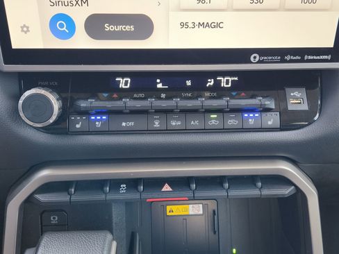 Used 2022 Toyota Tundra Limited image 22