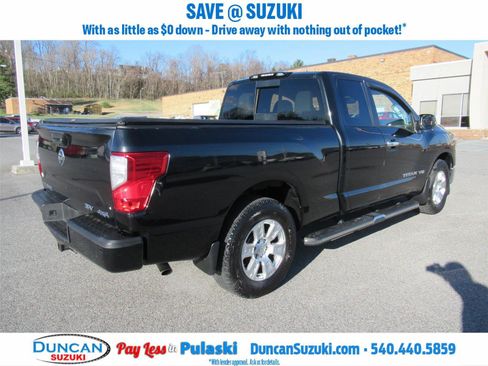 Used 2018 Nissan Titan SV w/ SV Convenience Package image 3