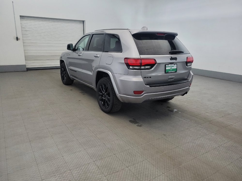 Used 2017 Jeep Grand Cherokee Altitude AWD/4WD image 5