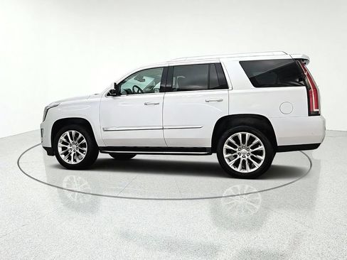 Used 2018 Cadillac Escalade Luxury AWD/4WD image 4
