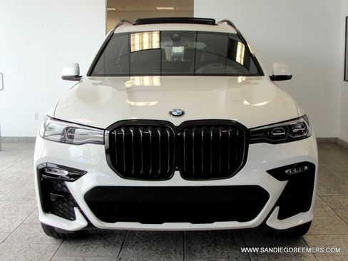 Used 2022 BMW X7 xDrive40i w/ M Sport Package AWD/4WD image 19