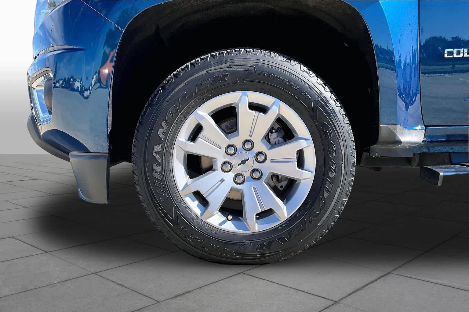 Used 2020 Chevrolet Colorado LT w/ Luxury Package RWD image 11