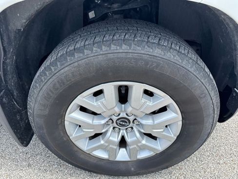 Used 2024 Nissan Frontier SV w/ SV Convenience Package RWD image 12