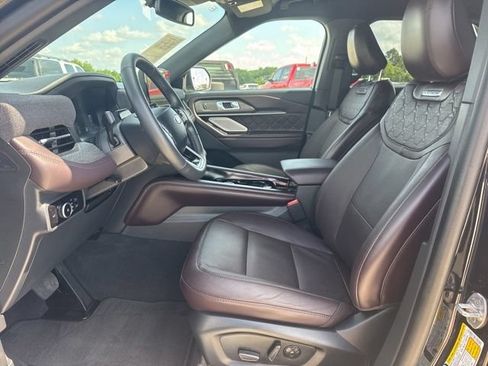 Used 2026 Ford Explorer Platinum w/ LUX Leather Package AWD/4WD image 2