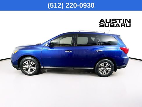 Used 2018 Nissan Pathfinder SV image 4