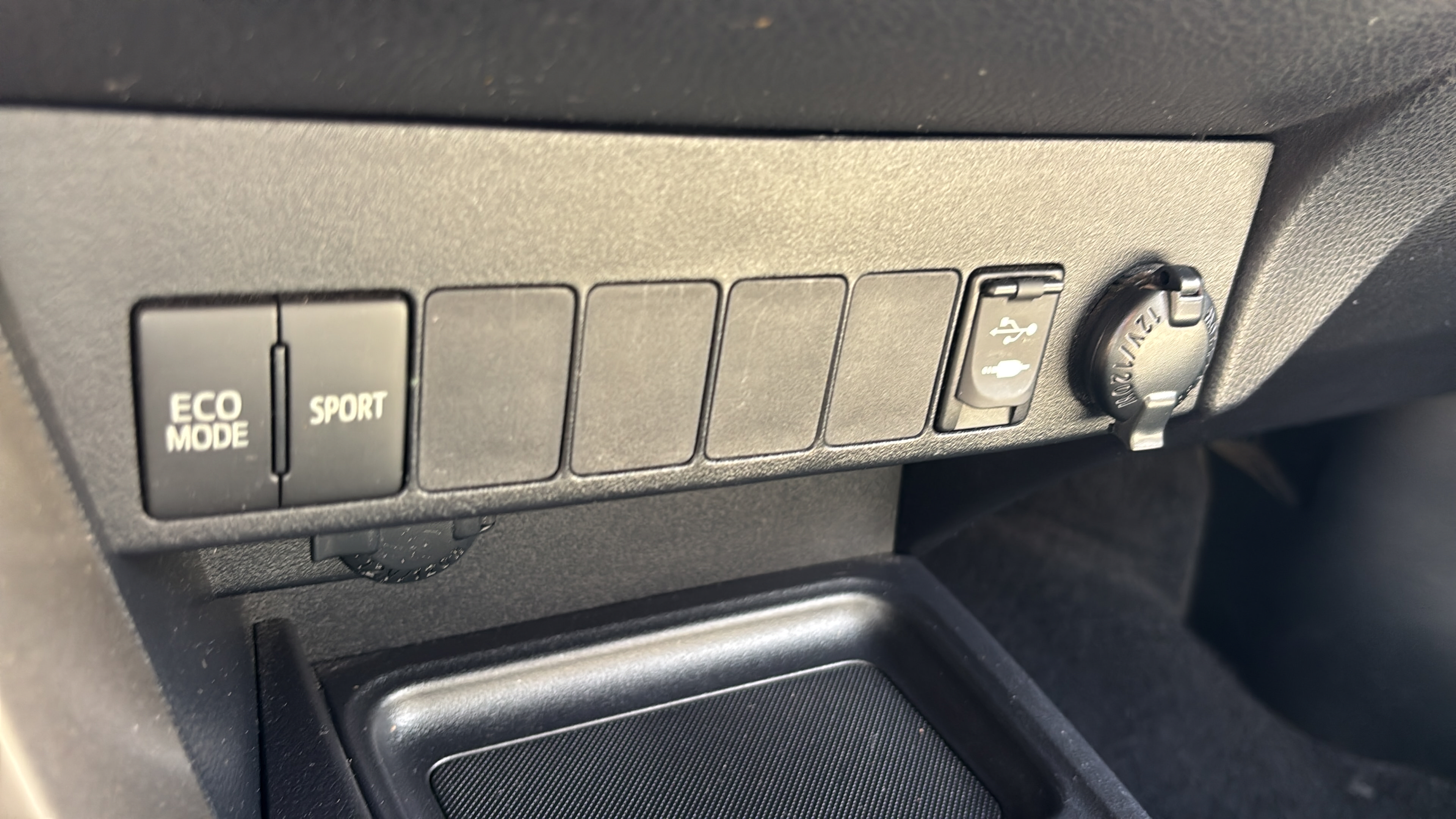 Used 2013 Toyota RAV4 XLE FWD image 10