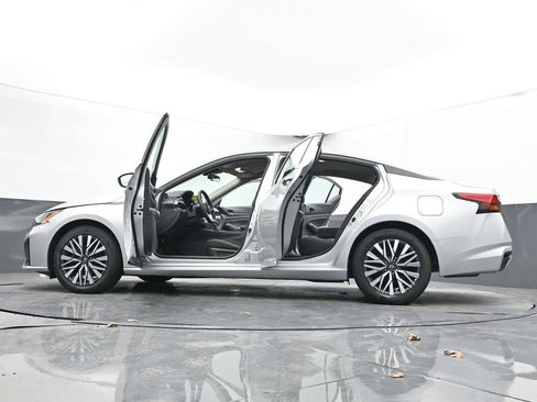 Used 2024 Nissan Altima 2.5 SV image 64