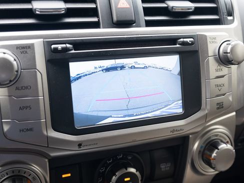 Used 2015 Toyota 4Runner SR5 AWD/4WD image 3