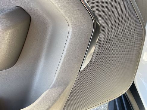 Used 2023 GMC Yukon SLE image 24