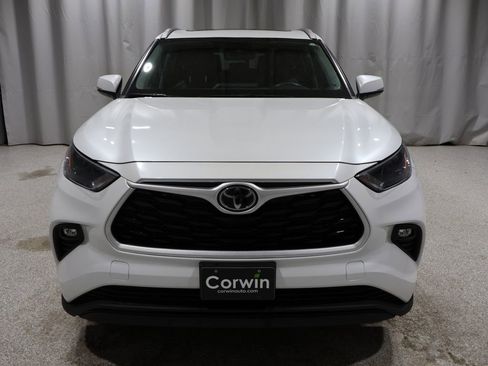 Certified 2022 Toyota Highlander XLE image 7