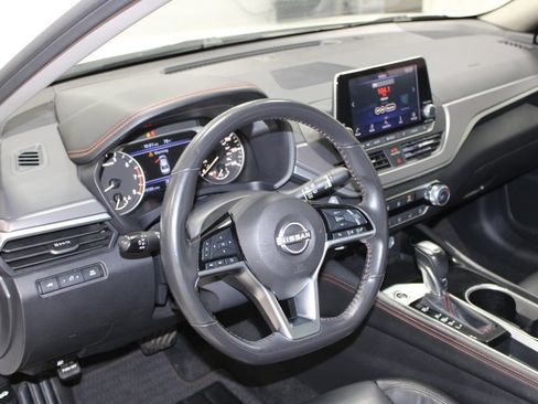 Used 2024 Nissan Altima 2.5 SR FWD image 18