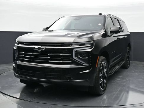 Used 2025 Chevrolet Suburban RST w/ Comfort Package AWD/4WD image 5