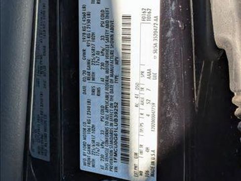 Used 2020 Ford Escape SE image 14