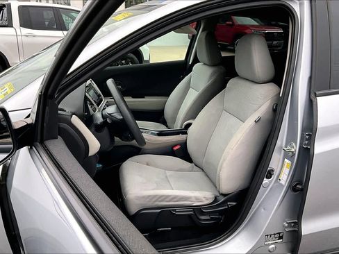Used 2021 Honda HR-V LX image 8