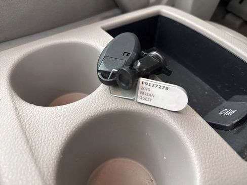 Used 2015 Nissan Quest SV image 28