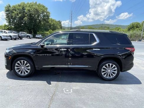 Certified 2022 Chevrolet Traverse Premier FWD image 2
