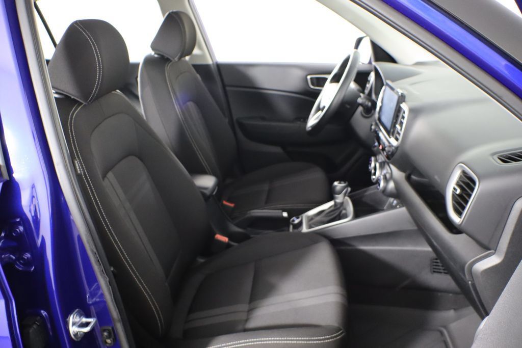 Used 2025 Hyundai Venue SEL FWD image 18