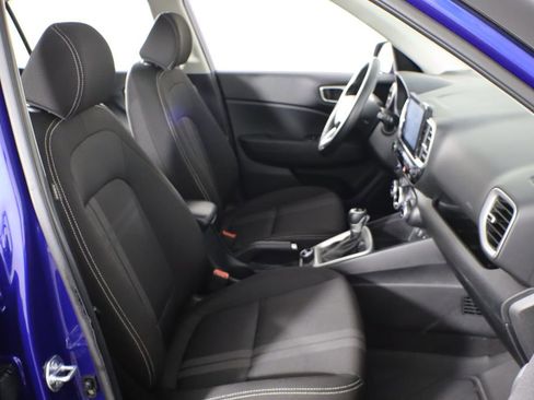 Used 2025 Hyundai Venue SEL FWD image 18
