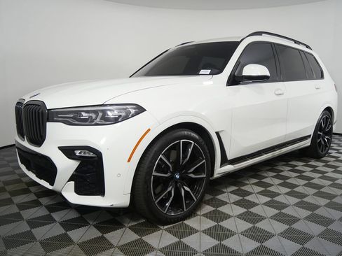 Used 2022 BMW X7 xDrive40i w/ M Sport Package image 8
