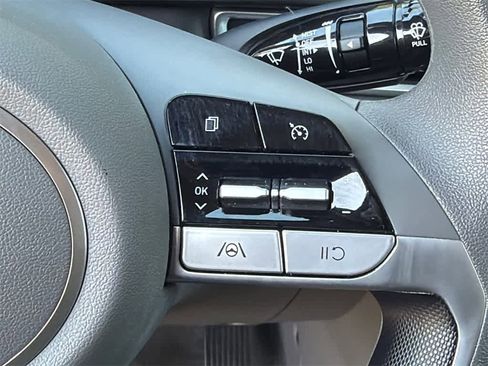 Used 2022 Hyundai Elantra Blue image 23