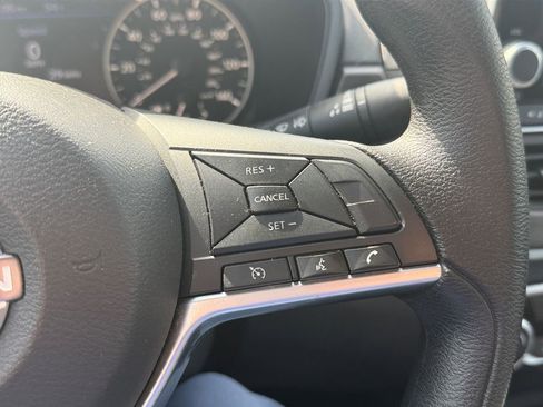 Used 2025 Nissan Altima 2.5 SV FWD image 28