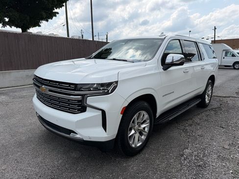 Used 2022 Chevrolet Suburban Premier w/ Premium Package AWD/4WD image 5