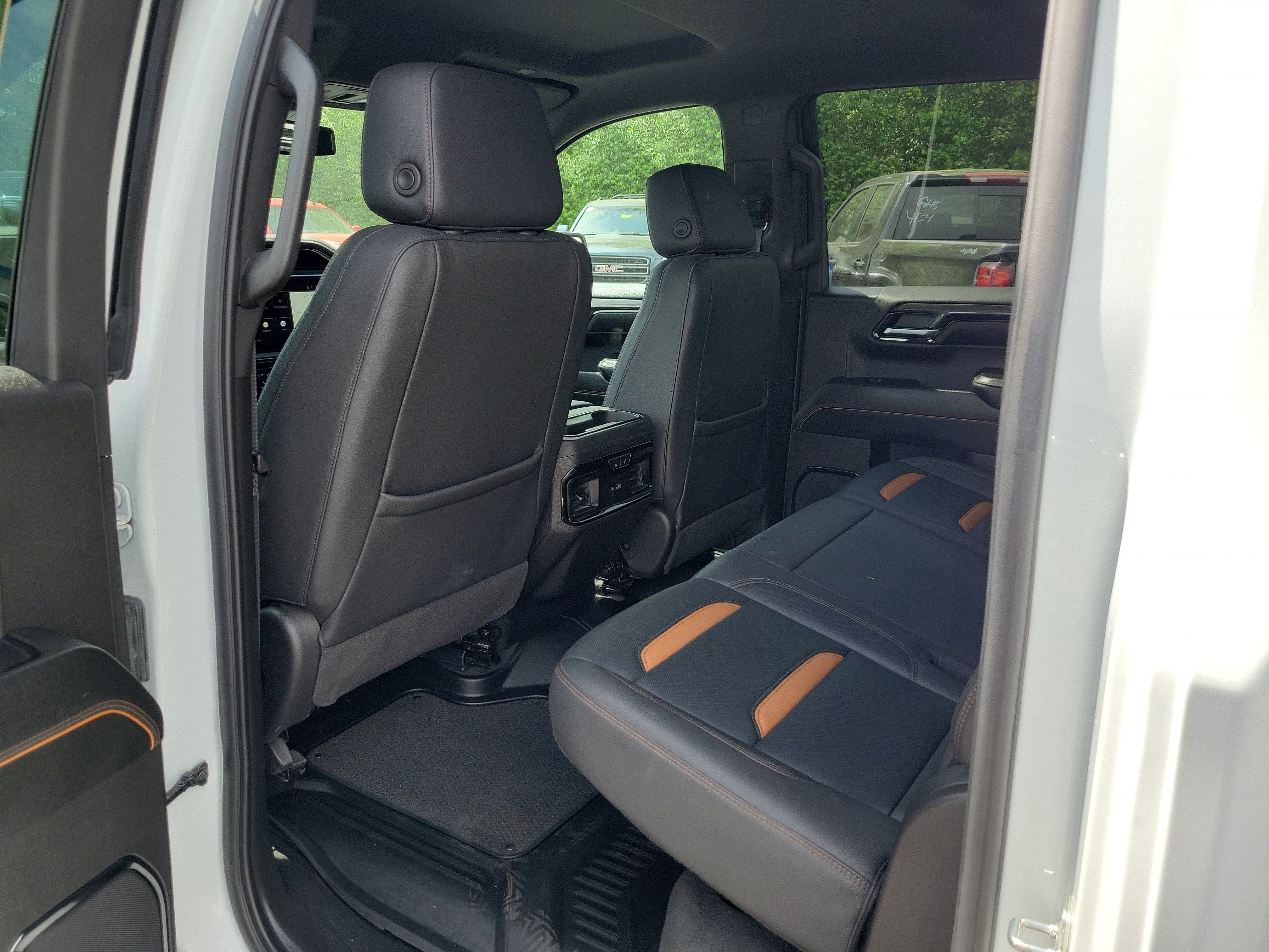 Used 2024 GMC Sierra 1500 AT4 w/ AT4 Premium Package AWD/4WD image 13