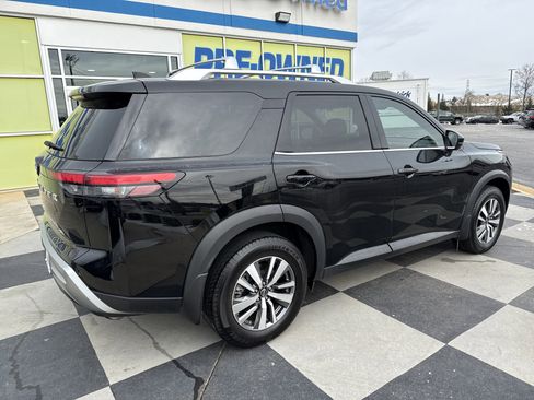 Used 2024 Nissan Pathfinder SL image 10