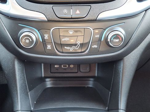 Used 2023 Chevrolet Equinox LT image 19