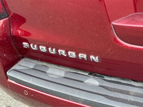 Used 2019 Chevrolet Suburban LT image 6