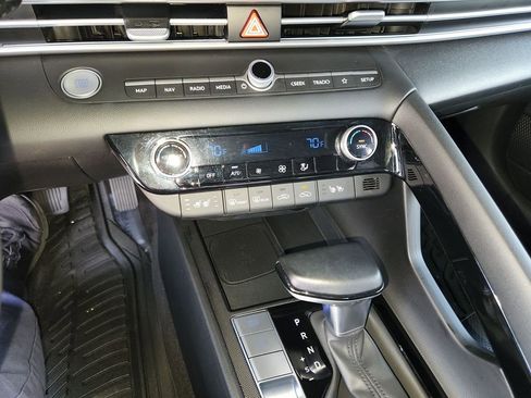 Used 2025 Hyundai Elantra Limited image 20