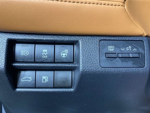 Used 2022 Toyota Avalon Touring w/ Carpet Mat Package (TMS) FWD image 23