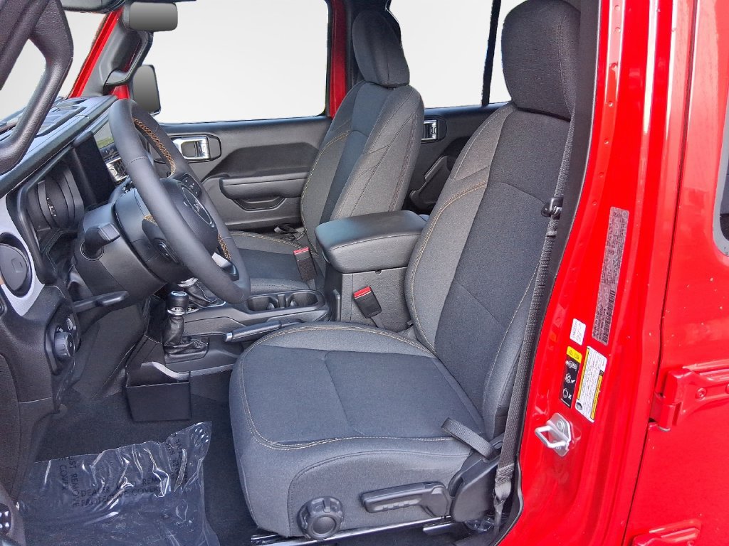Used 2024 Jeep Wrangler Unlimited Sport AWD/4WD image 3