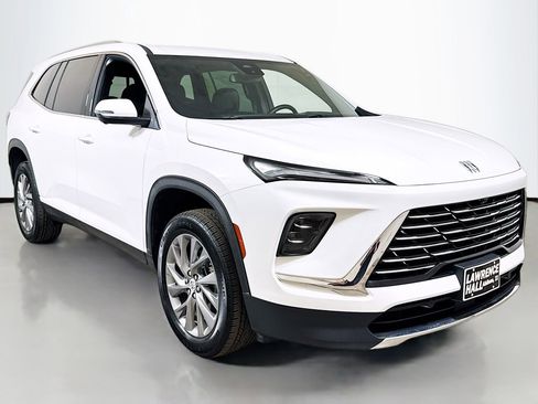 Certified 2025 Buick Enclave Preferred image 3