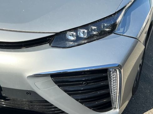 Used 2020 Toyota Mirai FWD image 11