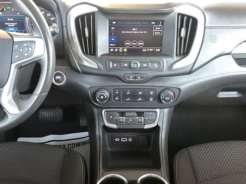 Used 2024 GMC Terrain SLE FWD image 4