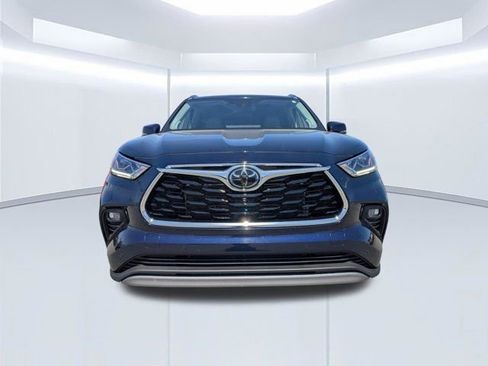 Used 2023 Toyota Highlander Platinum FWD image 10