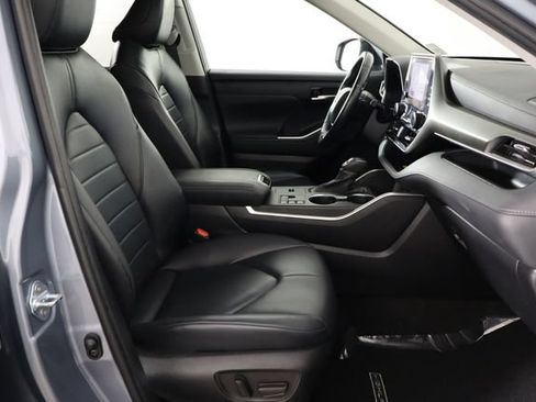 Used 2023 Toyota Highlander XLE FWD image 18