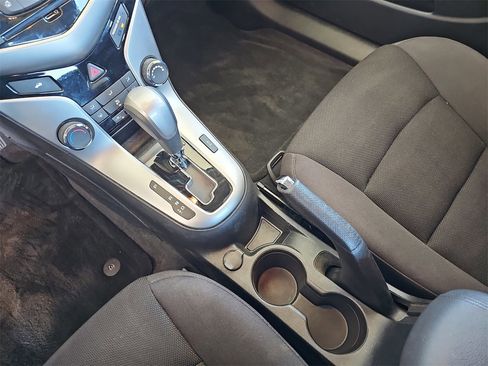 Used 2015 Chevrolet Cruze LT image 22