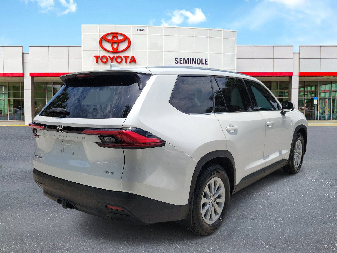 Used 2024 Toyota Grand Highlander AWD Hybrid image 3