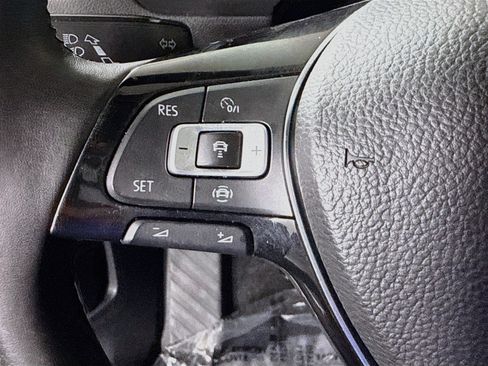 Used 2019 Volkswagen Tiguan SE FWD image 14