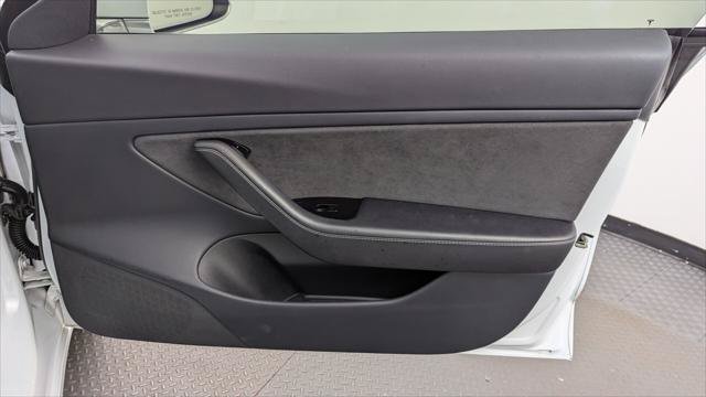 Used 2018 Tesla Model 3 Long Range RWD image 23