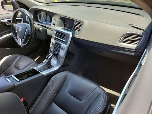 Used 2018 Volvo V60 T5 Dynamic w/ Vision Package FWD image 14