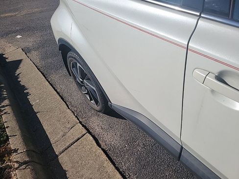 Used 2021 Toyota C-HR Limited image 9