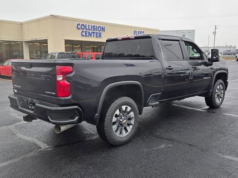 Used 2024 Chevrolet Silverado 2500 Custom w/ Custom Value Package image 3