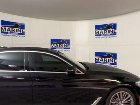 Used 2019 BMW 530i xDrive w/ Convenience Package image 2