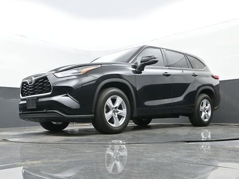 Used 2021 Toyota Highlander L FWD image 12