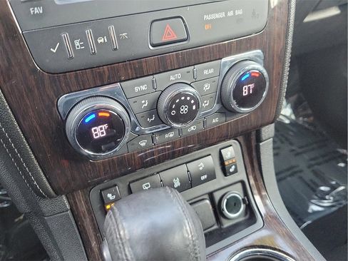 Used 2016 Chevrolet Traverse LT image 14