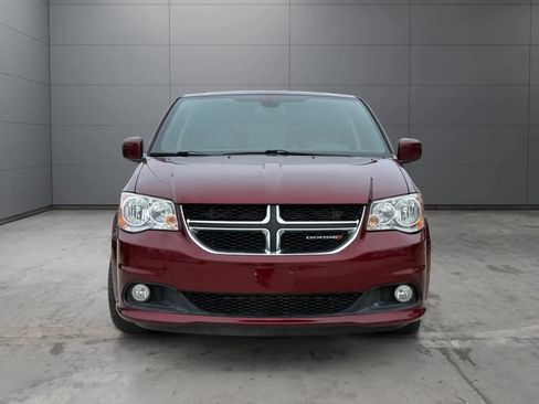 Used 2019 Dodge Grand Caravan SXT FWD image 2